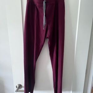 Medium maroon Figs regular pant